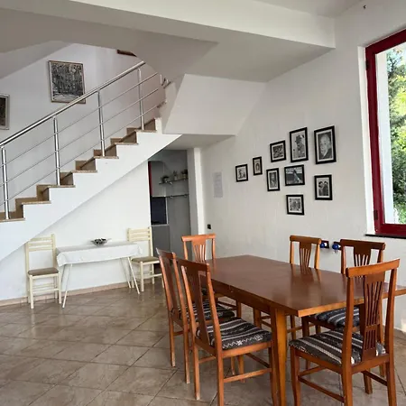 Villa Bumblebee